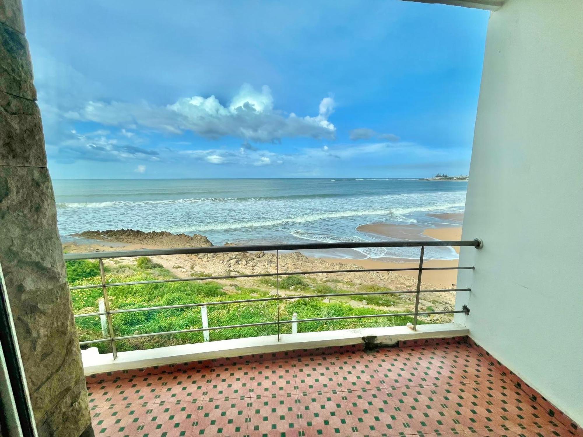 Splendid Beachfront Villa In Sidi Bouzid Beach With Pool Douar Ourlali Eksteriør billede